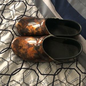 Women’s fall leaves dansko